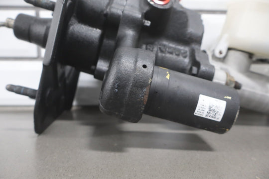 1999 - 2007 Chevrolet Silverado 2500 HD Power Brake Booster 15861643 OEM