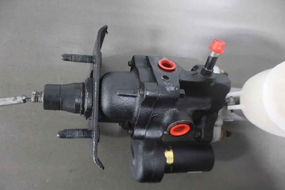 1999 - 2007 Chevrolet Silverado 2500 HD Power Brake Booster 15861643 OEM
