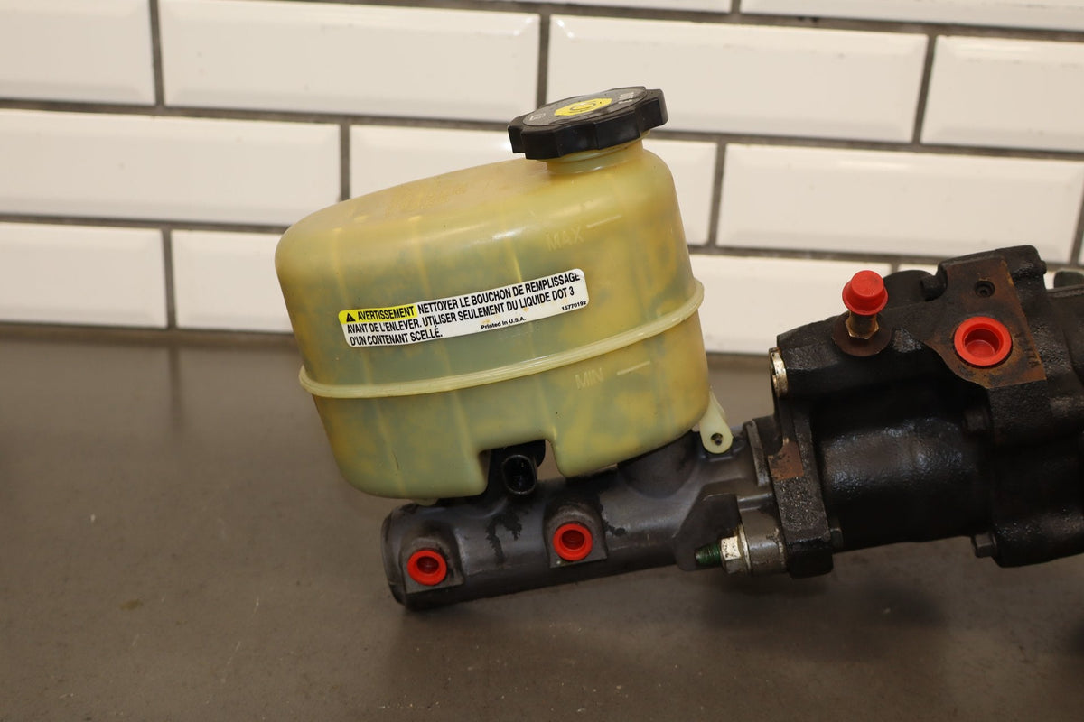 1999-2007 Chevrolet Silverado 3500 Brake Booster 15861643 OEM