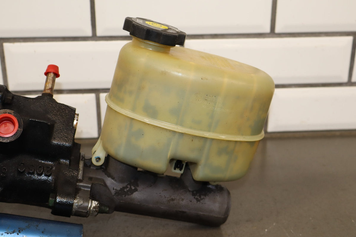 1999-2007 Chevrolet Silverado 3500 Brake Booster 15861643 OEM