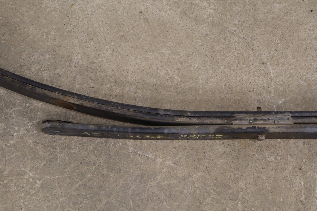 1999-2007 Chevrolet Silverado Pair - Rear Leaf Springs 15246971 OEM