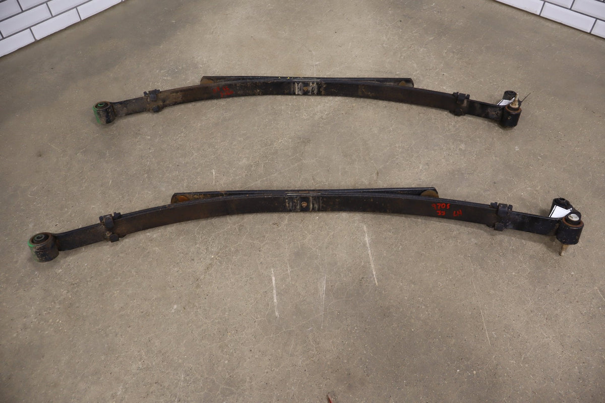 1999-2007 Chevrolet Silverado Pair - Rear Leaf Springs 15246971 OEM