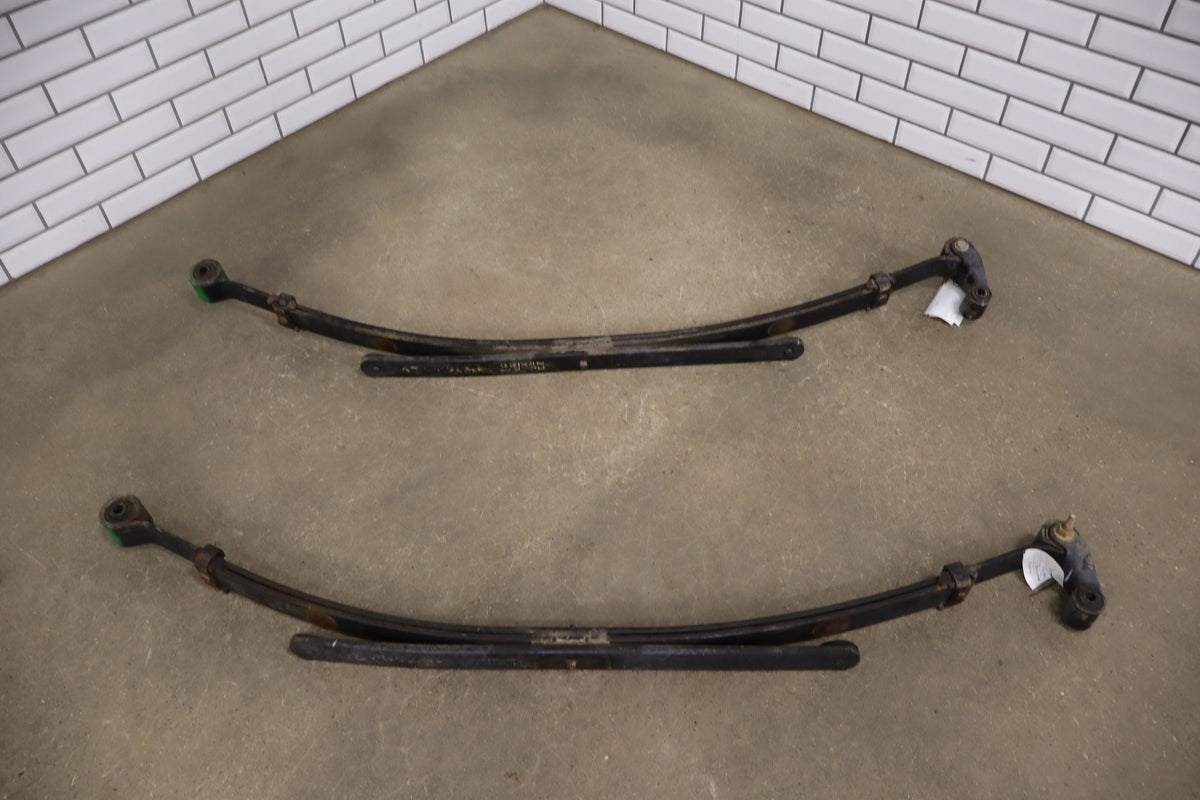 1999-2007 Chevrolet Silverado Pair - Rear Leaf Springs 15246971 OEM