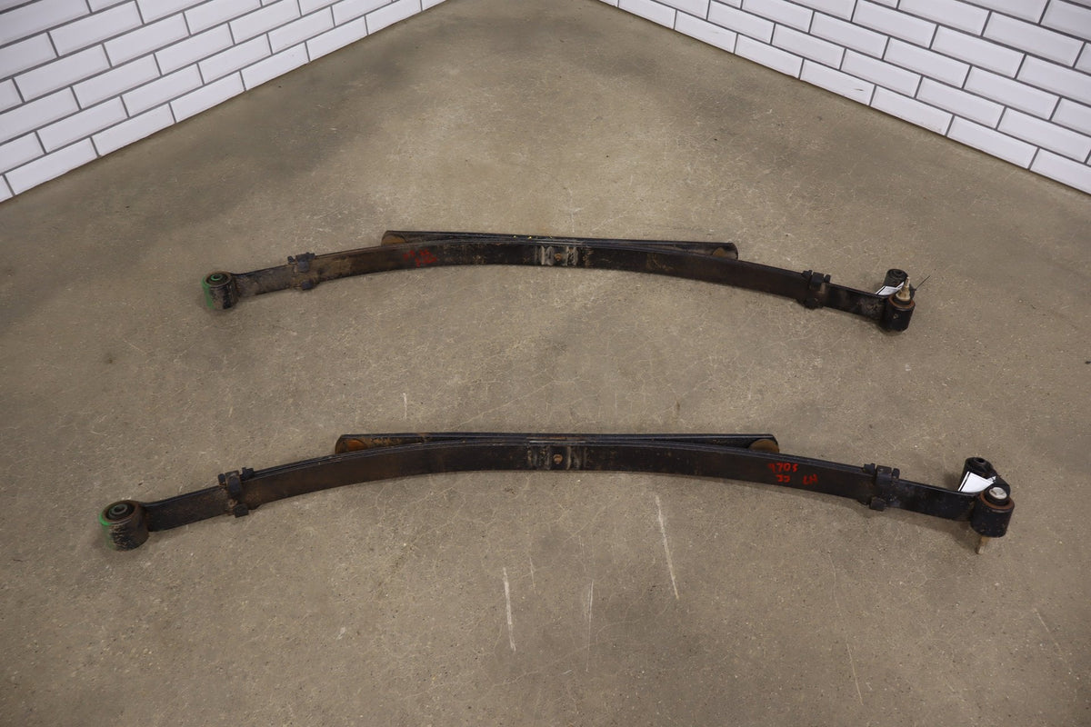 1999-2007 Chevrolet Silverado Pair - Rear Leaf Springs 15246971 OEM