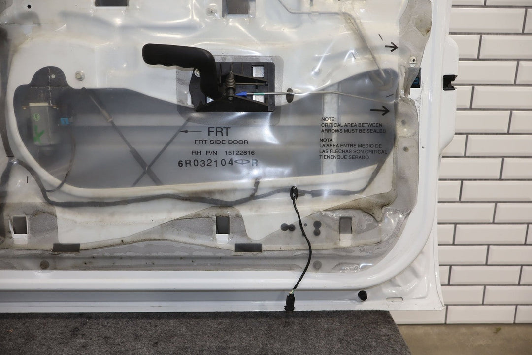 1999 - 2007 Chevrolet Tahoe Right Front Door White 50U 15017224