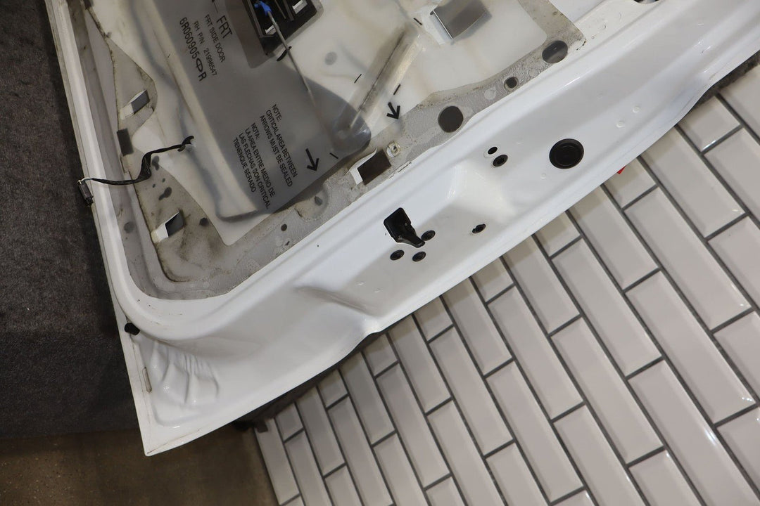 1999 - 2007 Chevrolet Tahoe Right Front Door White 50U 15017224