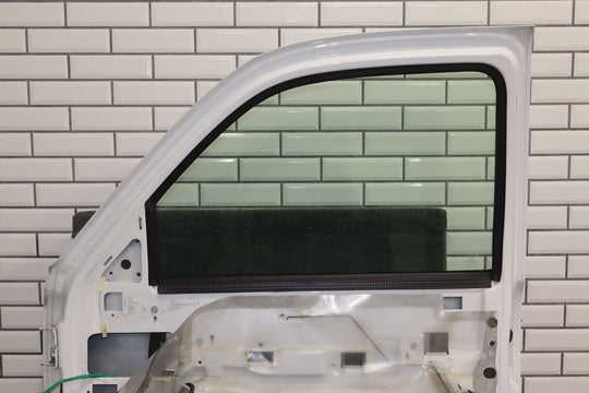 1999 - 2007 Chevrolet Tahoe Right Front Door White 50U 15017224