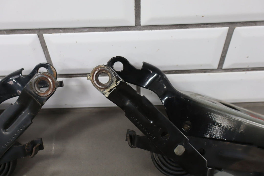 1999 - 2007 Chevy GMC GMT800 Truck/SUV Hood Hinges Pair Left/Right