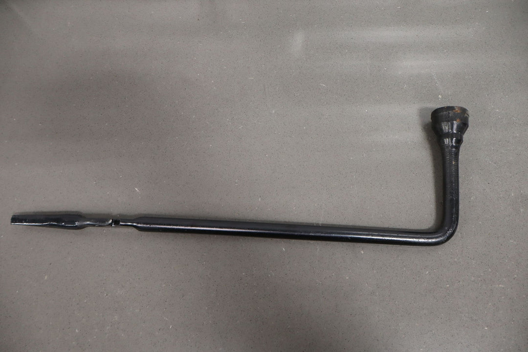 1999 - 2007 Chevy Silverado 2500HD OEM Jack and Tool Kit