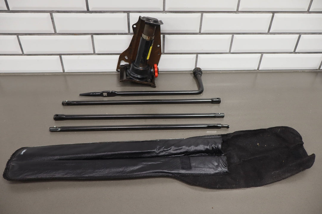 1999 - 2007 Chevy Silverado 2500HD OEM Jack and Tool Kit