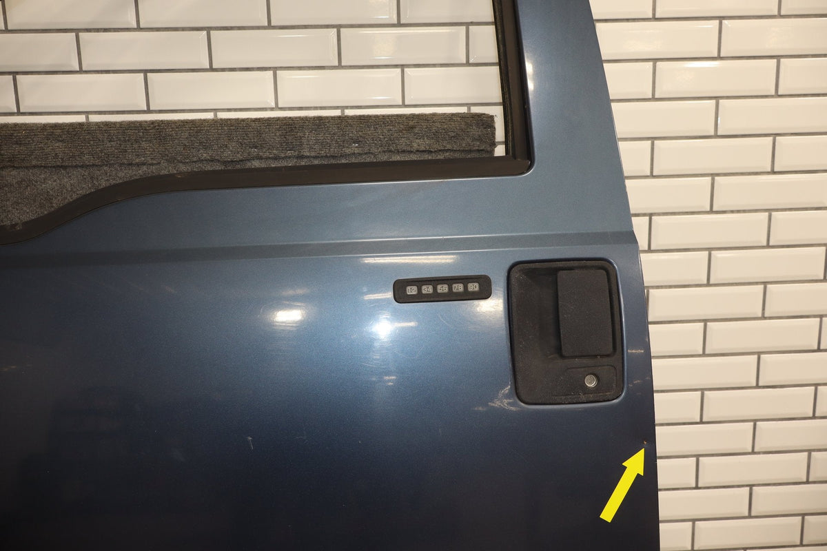 1999-2007 Ford F-250 Super Duty Crew Cab Left Front Door Wedgewood Blue Rust Free