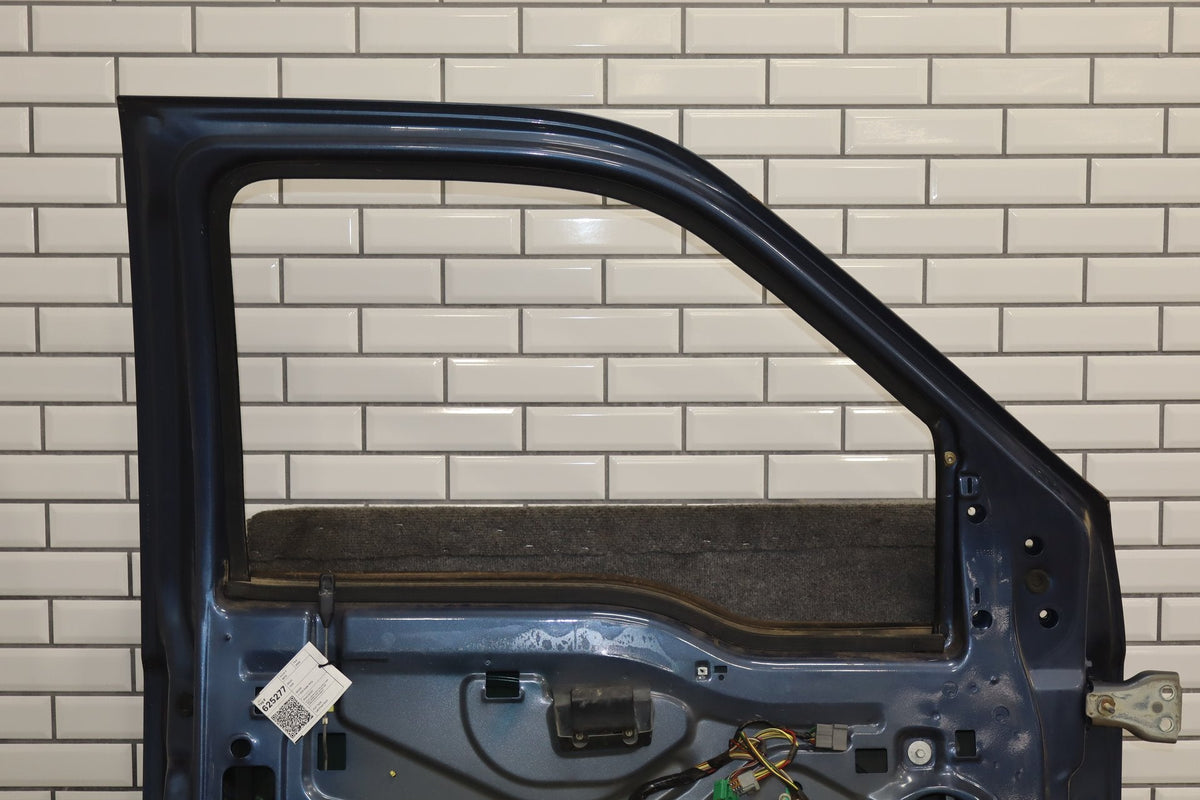 1999-2007 Ford F-250 Super Duty Crew Cab Left Front Door Wedgewood Blue Rust Free