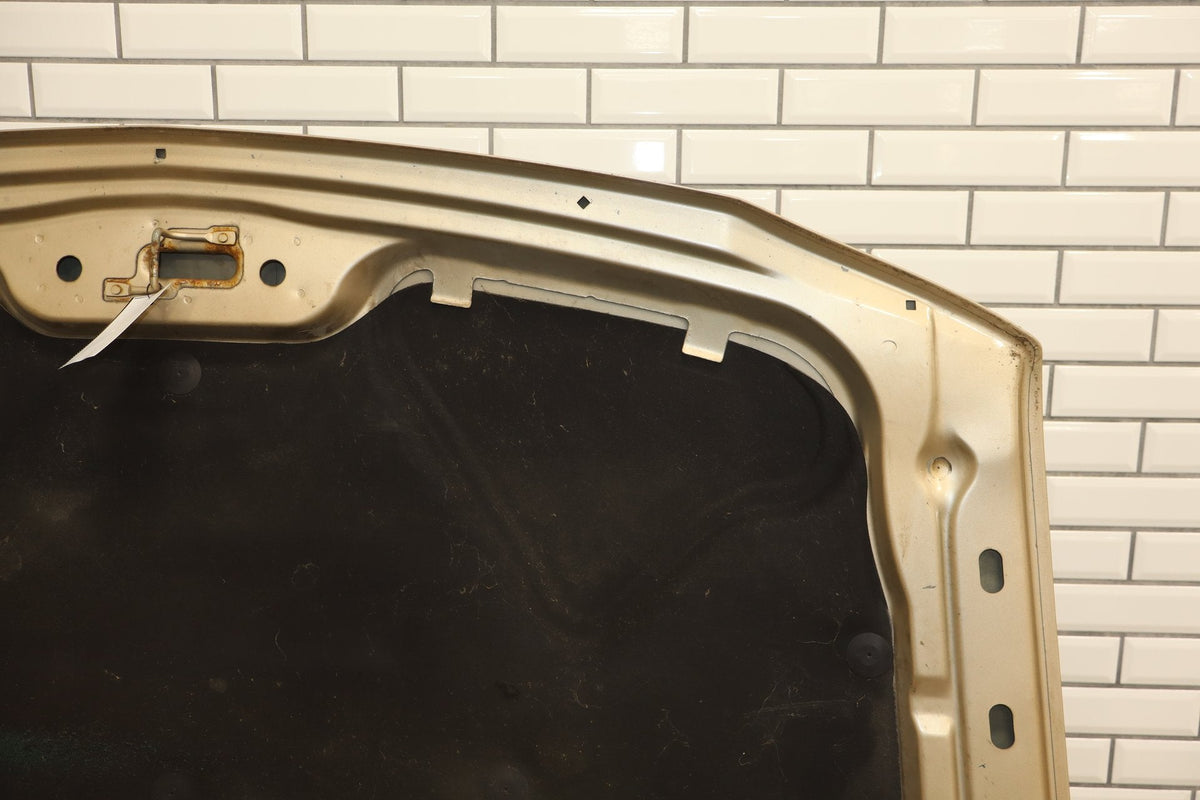 1999-2007 GMC Sierra 2500 2500HD Hood sand beige metallic 15u 12477699