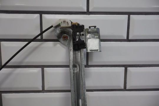 1999 - 2007 GMC Sierra Right Front Door Regulator Motor Tested 19120847 OEM