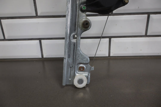 1999 - 2007 GMC Sierra Right Front Door Regulator Motor Tested 19120847 OEM
