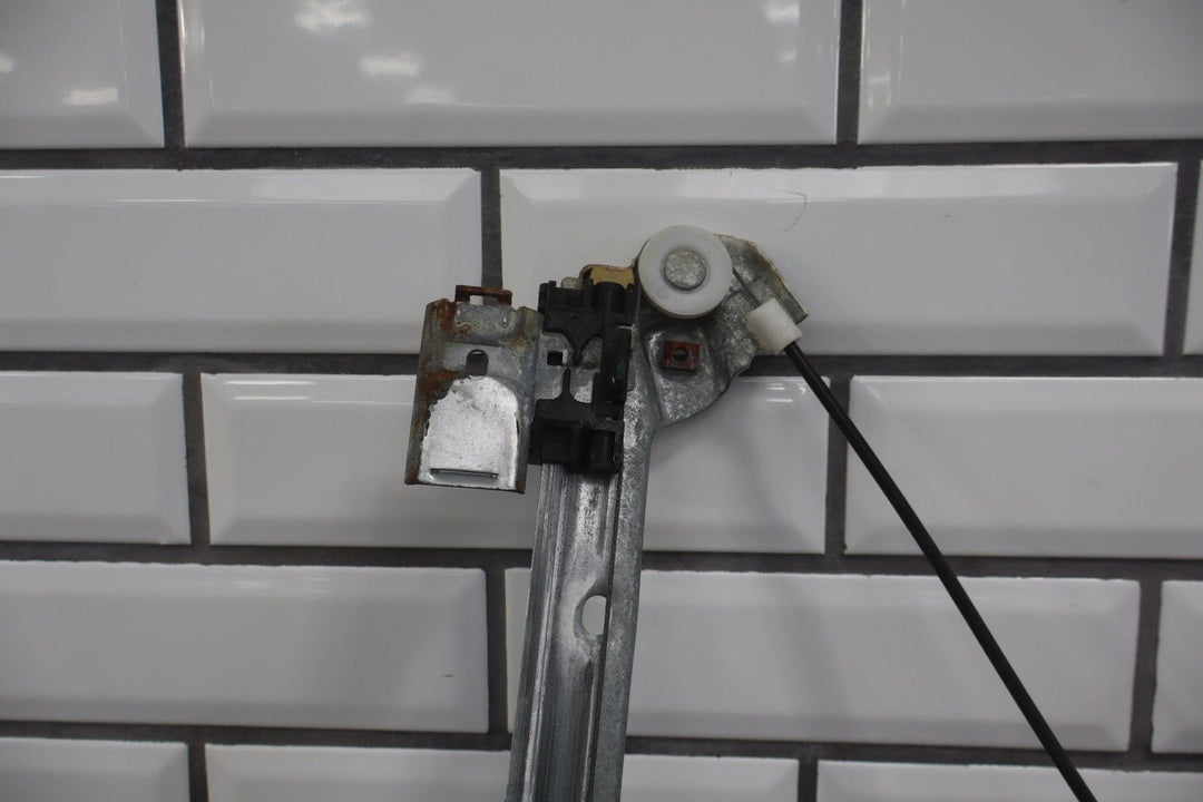 1999 - 2007 GMC Sierra Right Front Door Regulator Motor Tested 19120847 OEM