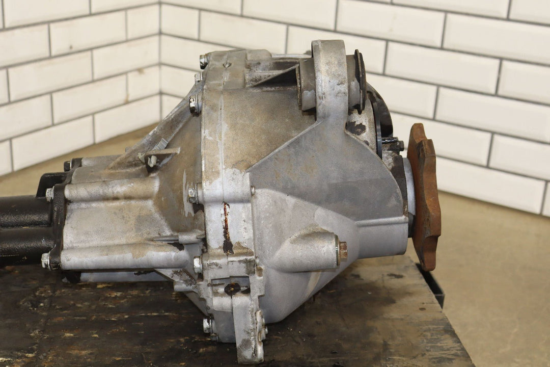 1999 - 2010 Chevy GMC 2500HD 4.10 Ratio Front Differential Carrier GT5 OEM