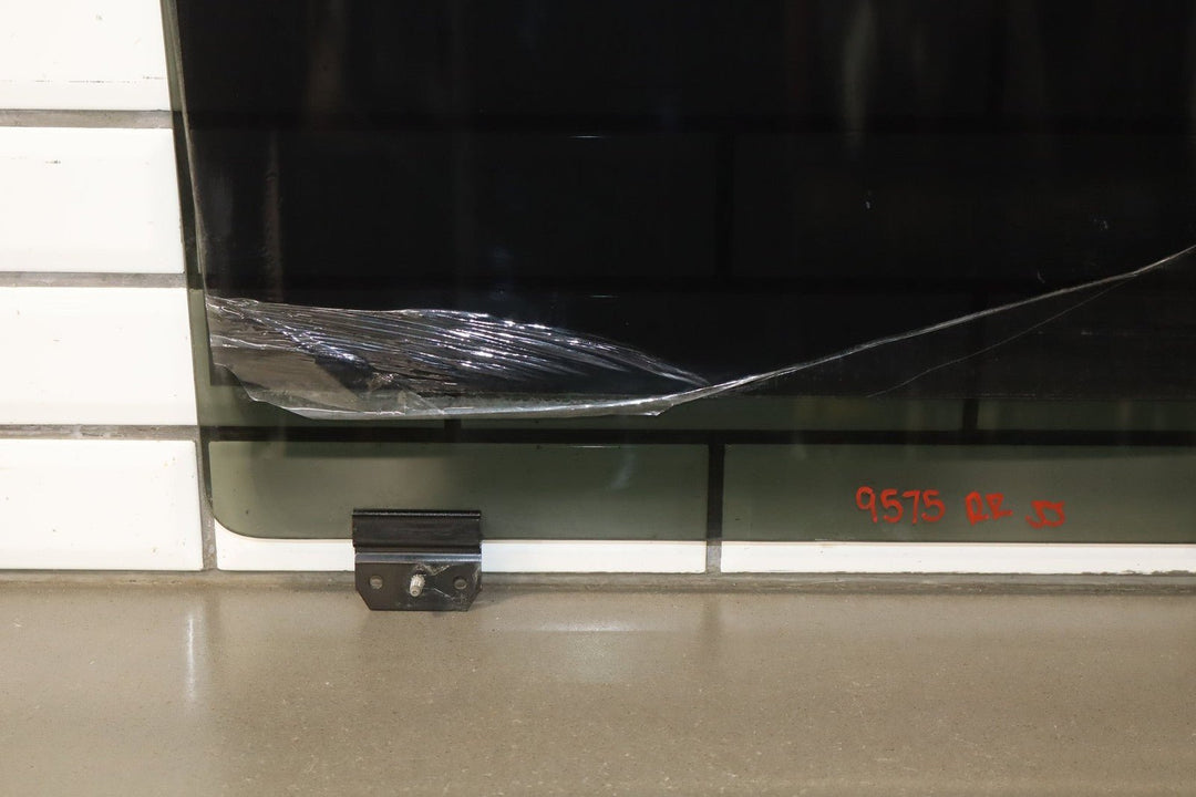 1999 - 2012 Ford F - 250 Super Duty Right Rear Door Window F81Z2625712AA OEM