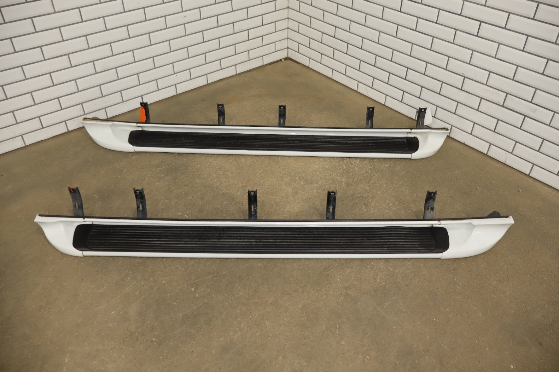 1999 Cadillac Escalade GMT400- Left/Right Running Board Pair Olympic White (50)