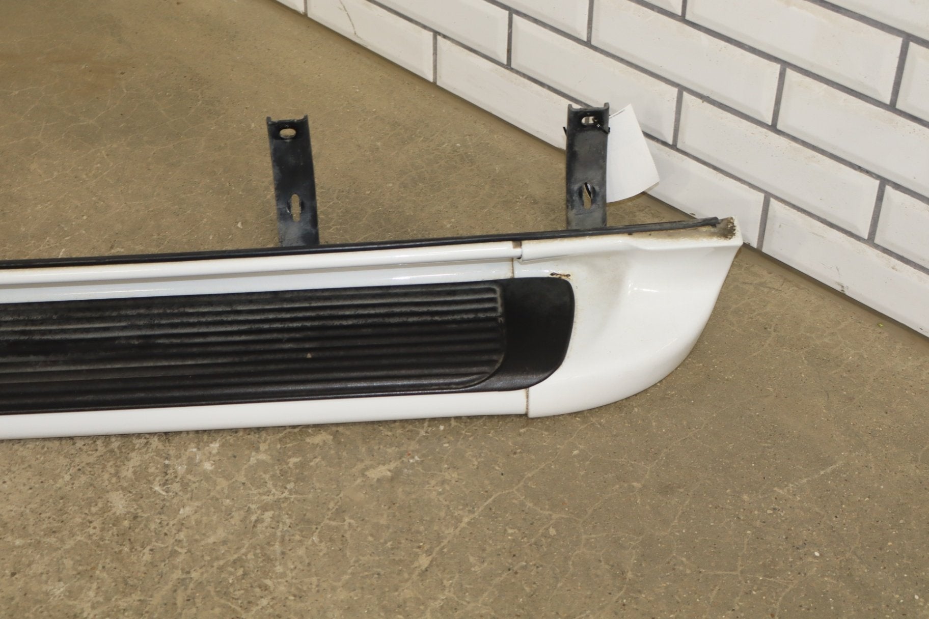 1999 Cadillac Escalade GMT400- Left/Right Running Board Pair Olympic White (50)