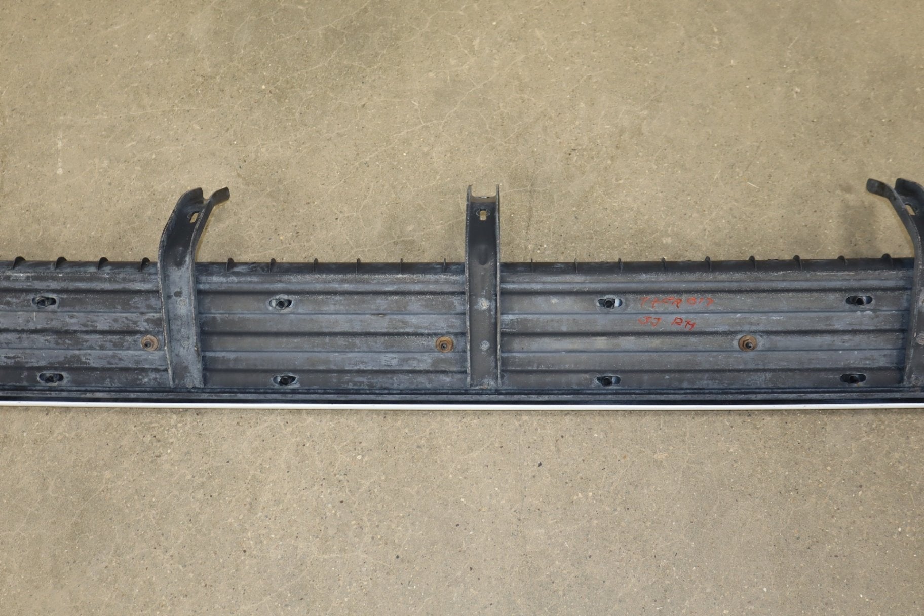 1999 Cadillac Escalade GMT400- Left/Right Running Board Pair Olympic White (50)