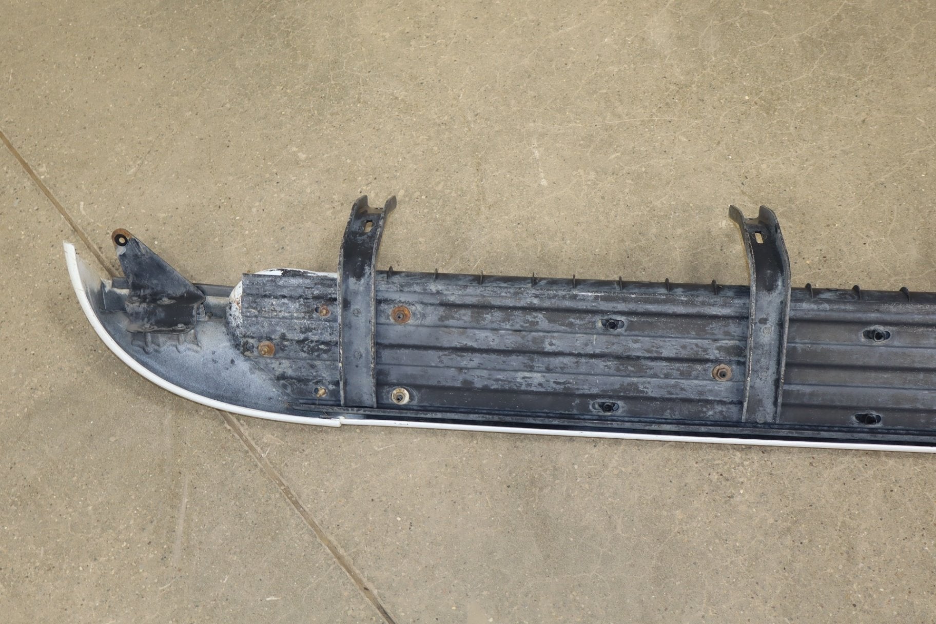 1999 Cadillac Escalade GMT400- Left/Right Running Board Pair Olympic White (50)