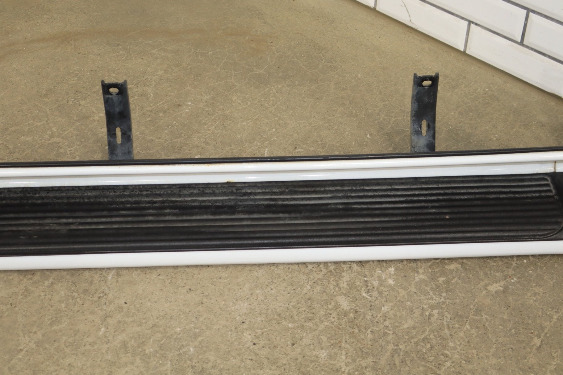 1999 Cadillac Escalade GMT400- Left/Right Running Board Pair Olympic White (50)