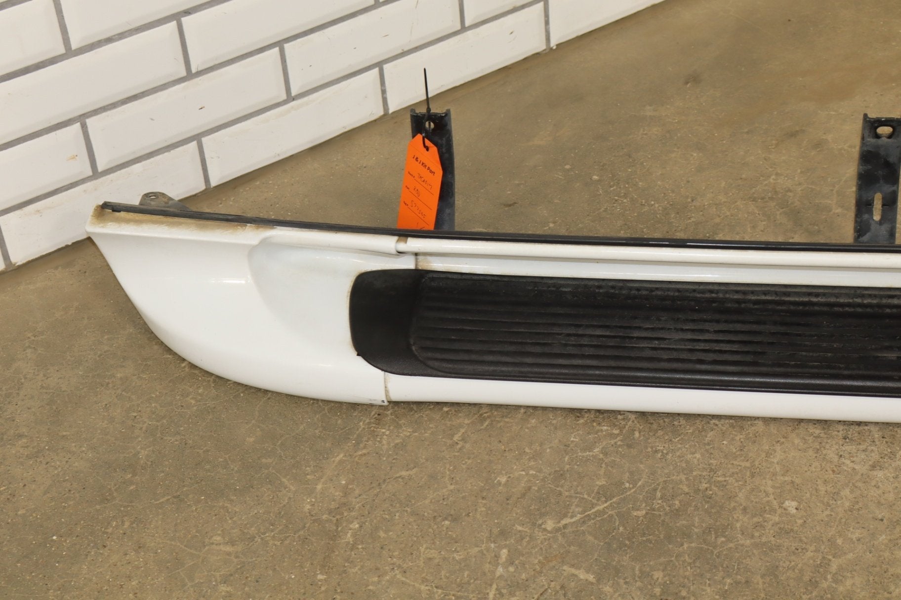1999 Cadillac Escalade GMT400- Left/Right Running Board Pair Olympic White (50)