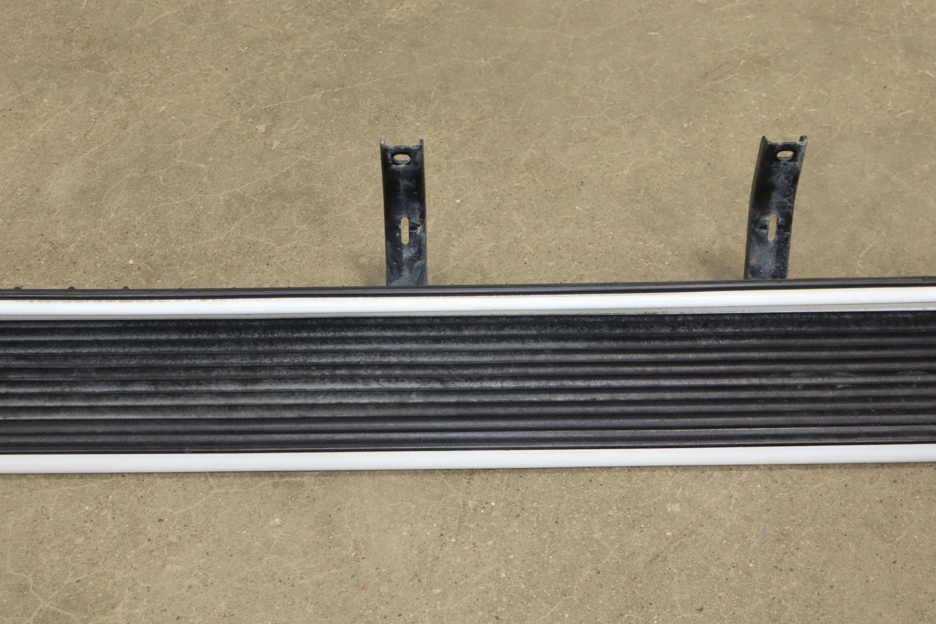 1999 Cadillac Escalade GMT400- Left/Right Running Board Pair Olympic White (50)