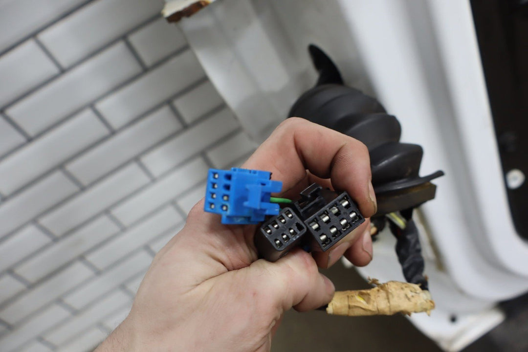 1999 Cadillac Escalade Right Front Door