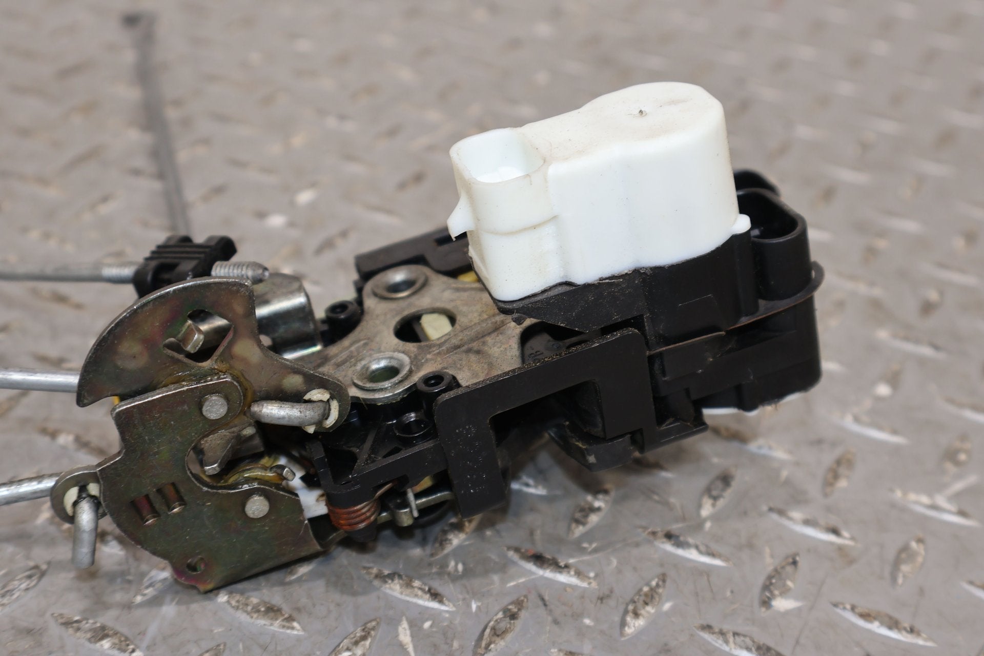 1999 Chevrolet Corvette- Right Front Door Latch