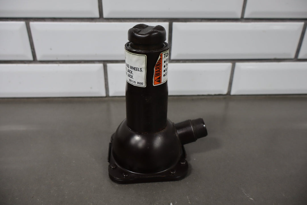 1999 Isuzu Trooper Jack OEM