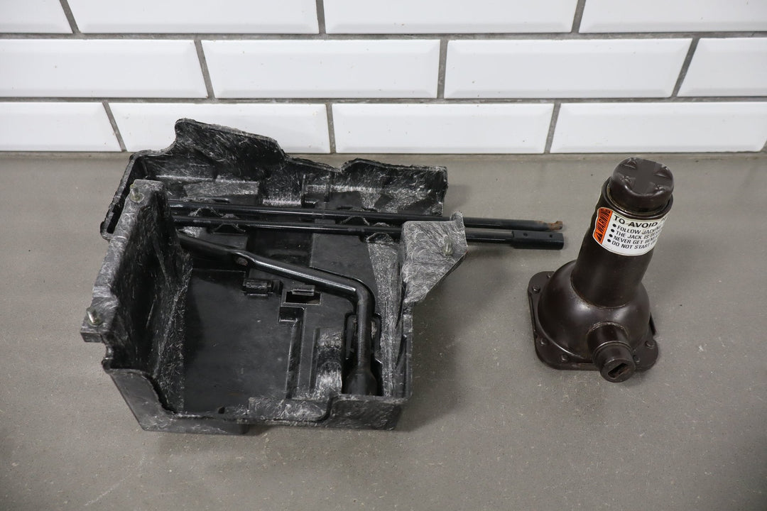 1999 Isuzu Trooper Jack OEM
