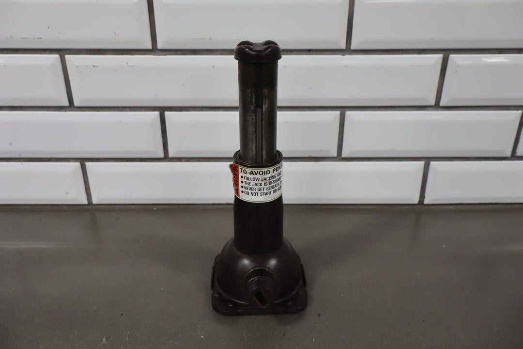 1999 Isuzu Trooper Jack OEM