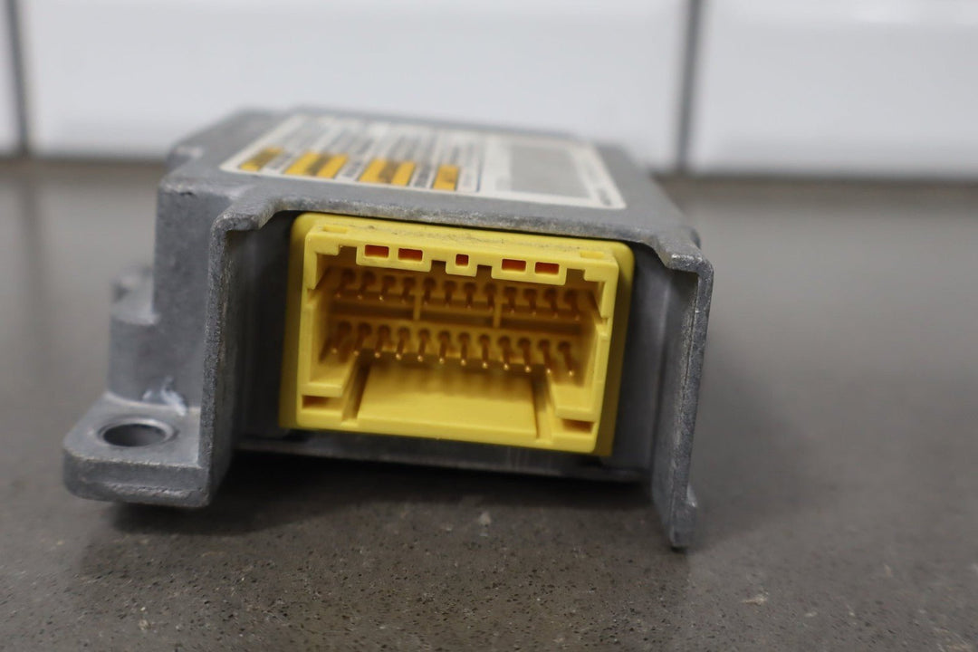 1999 Isuzu Trooper SRS Computer OEM
