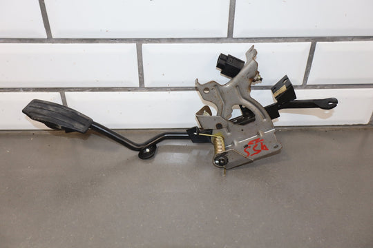 1999 Isuzu Trooper Throttle, Brake Pedals OEM
