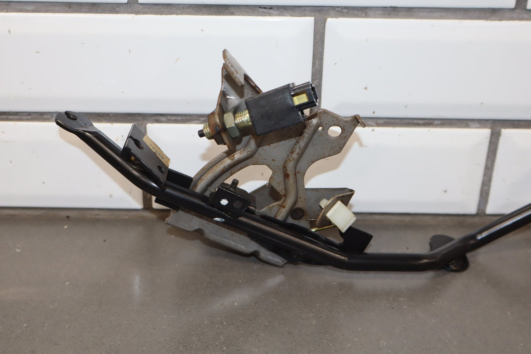 1999 Isuzu Trooper Throttle, Brake Pedals OEM