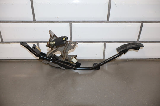 1999 Isuzu Trooper Throttle, Brake Pedals OEM