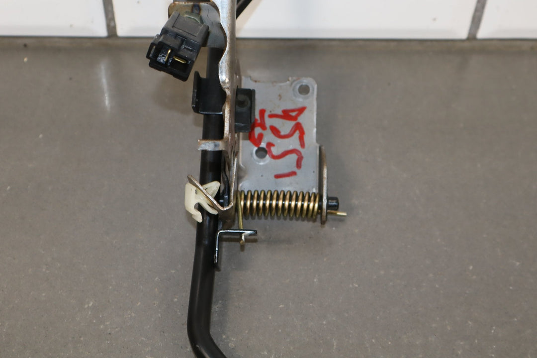 1999 Isuzu Trooper Throttle, Brake Pedals OEM