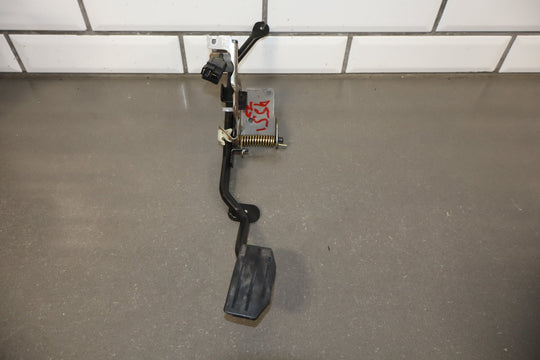 1999 Isuzu Trooper Throttle, Brake Pedals OEM