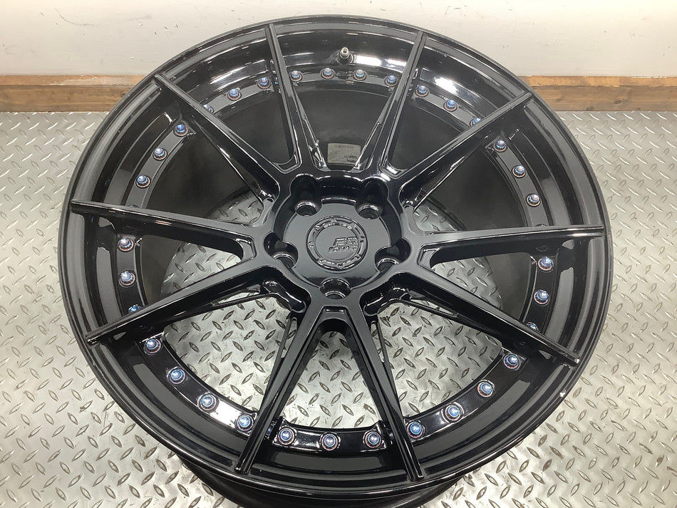 2015 Chevrolet Corvette- Wheel