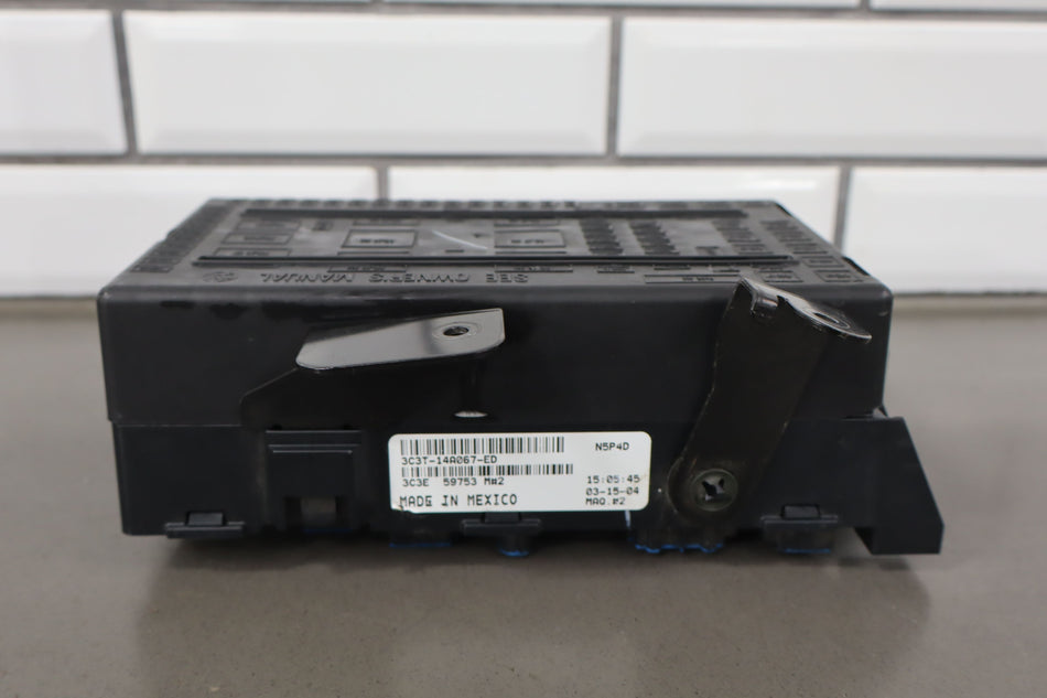 2004 Ford F-250 Super Duty- Cabin Fuse Box