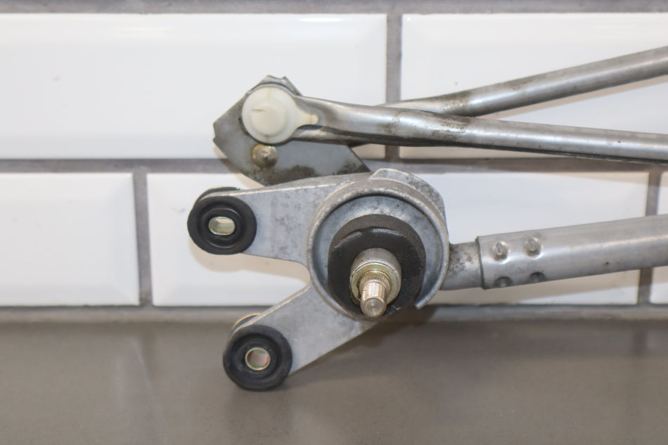 2005 Cadillac XLR- Wiper Linkage