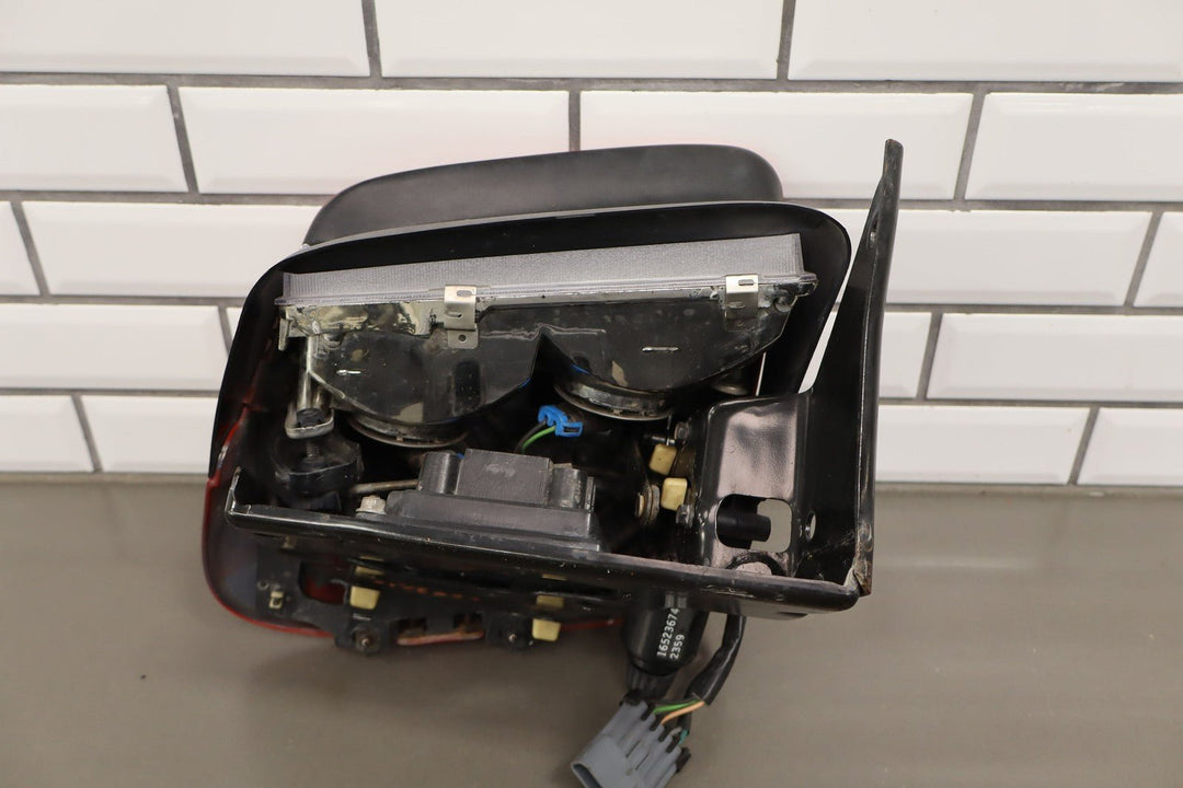 2000 - 02/02/04 C5 Corvette Right Passenger Headlamp W/Cap Motor