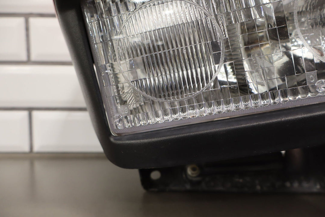 2000 - 02/02/04 C5 Corvette Right Passenger Headlamp W/Cap Motor