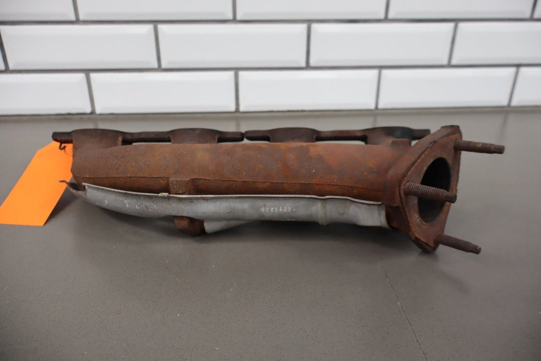2000 - 2002 Chevrolet Camaro Exhaust Manifold 12559507 OEM *Broken Bolt*