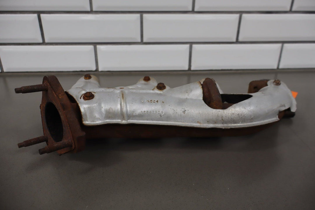 2000 - 2002 Chevrolet Camaro Exhaust Manifold 12559507 OEM *Broken Bolt*