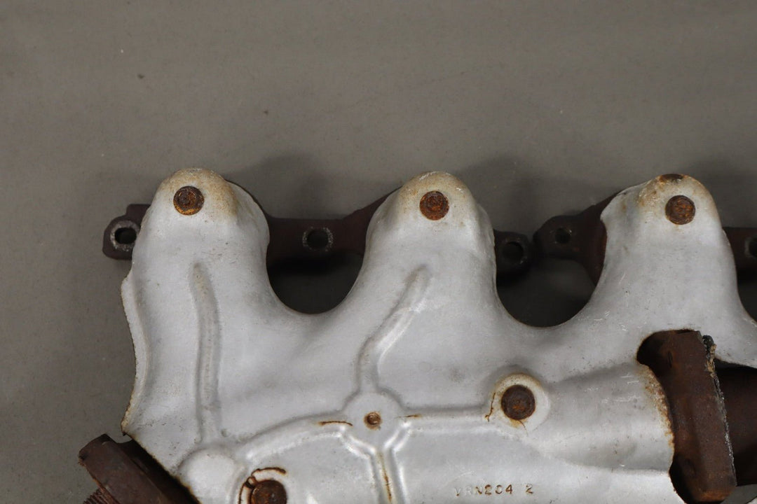 2000 - 2002 Chevrolet Camaro Exhaust Manifold 12559507 OEM *Broken Bolt*
