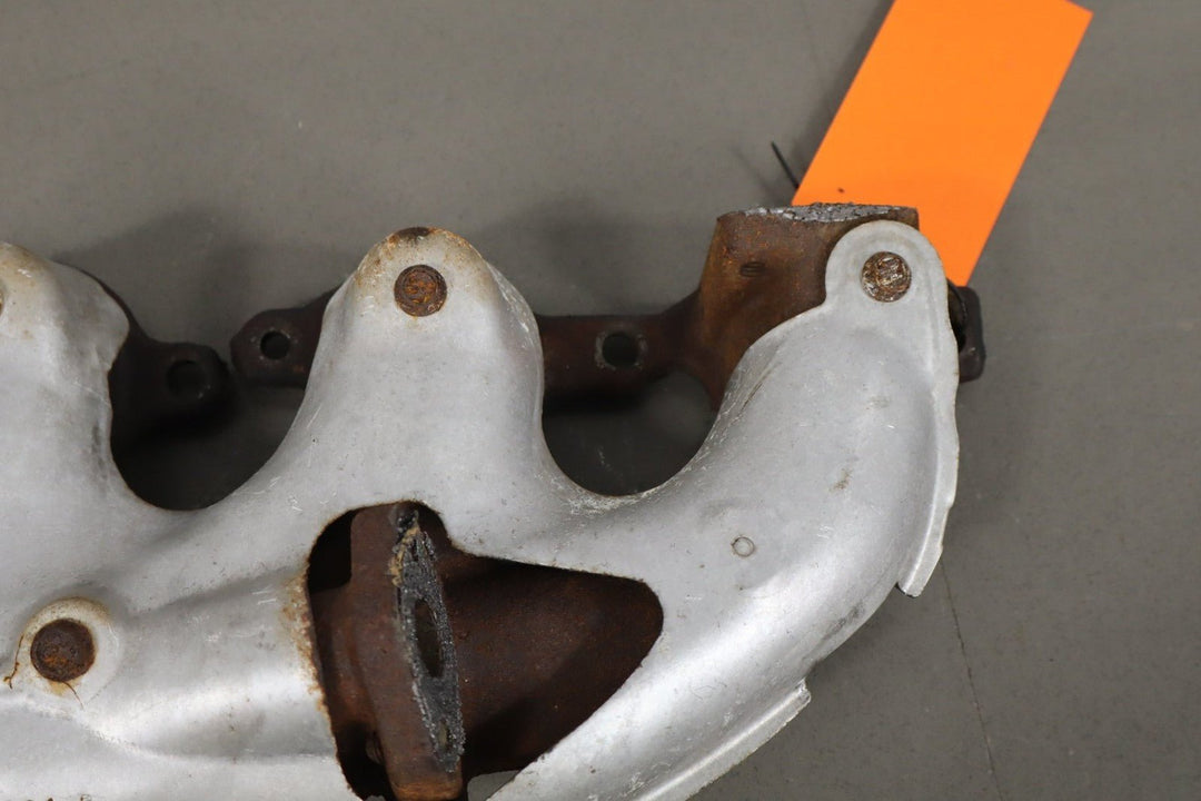2000 - 2002 Chevrolet Camaro Exhaust Manifold 12559507 OEM *Broken Bolt*