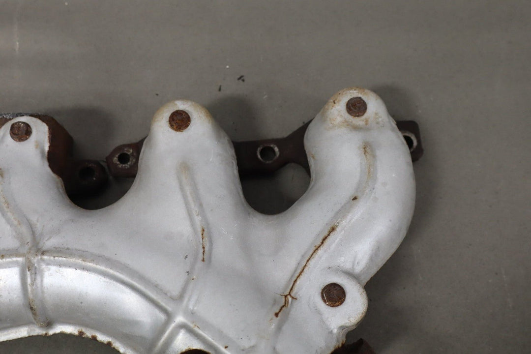 2000 - 2002 Chevrolet Camaro Exhaust Manifold 12559507 OEM *Broken Bolt*
